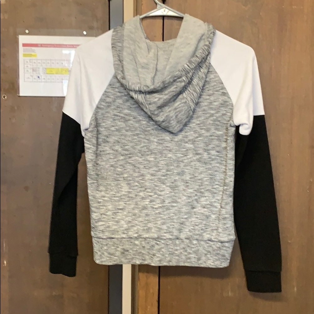 Zip up - Picture 2 of 2